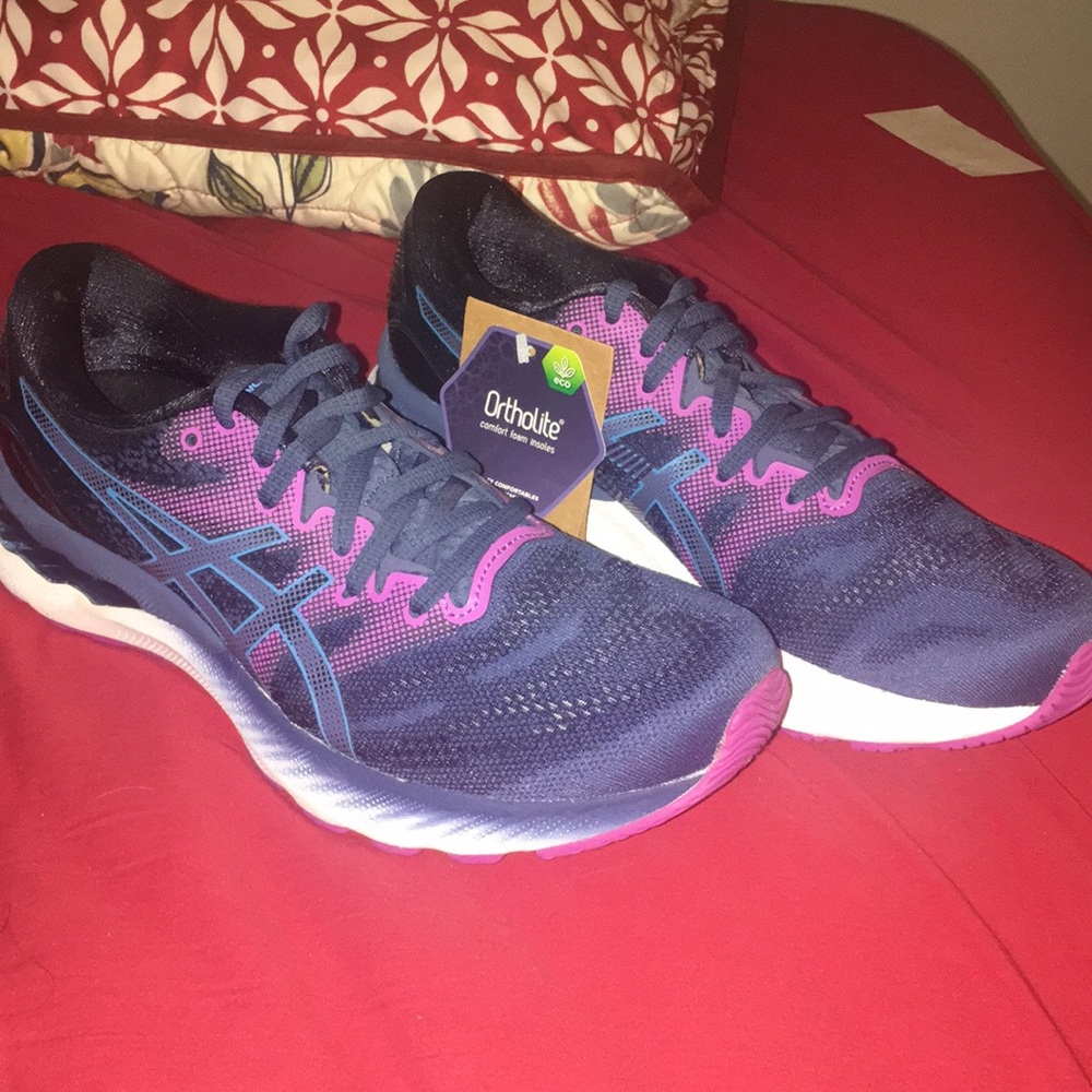 NWT Gel ASICS Nimbus 23 Woman’s S 9.5 reg width